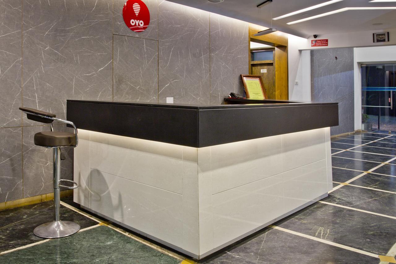 Hotel Executive Surat Bagian luar foto