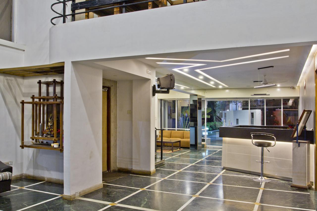 Hotel Executive Surat Bagian luar foto